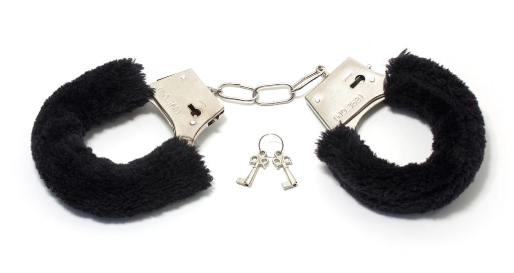handcuffs 1503841 1280